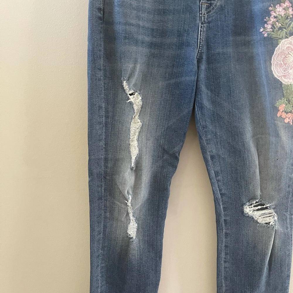 7 Mankind Distressed Floral Jeans Size 26 - Picture 4 of 12